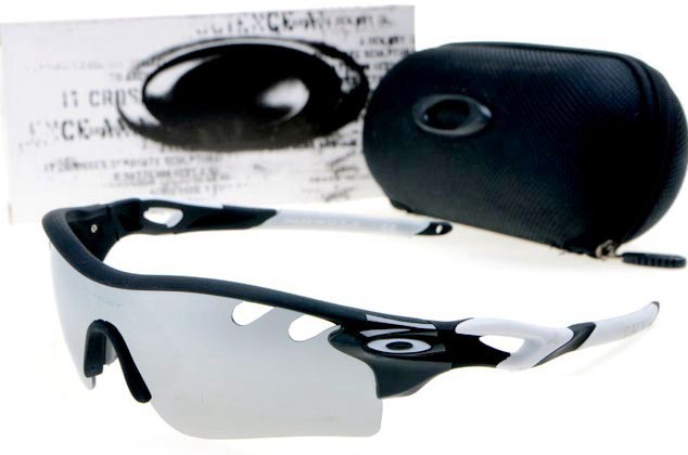 Oakley radarlock path sunglasses in matte black / silver iridium
