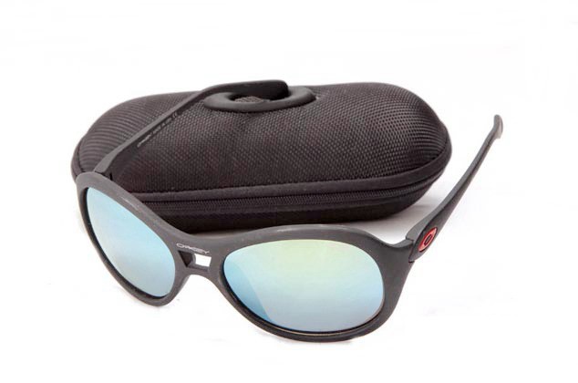 Oakley vacancy in matte black / ice iridium