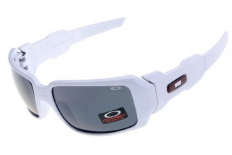 Oakley oil drum sunglasses in matte white/black iridium
