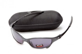 Oakley juliet sunglasses in black / black violet