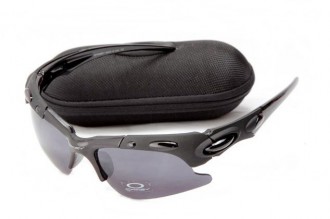Oakley plate sunglasses in matte black / black iridium