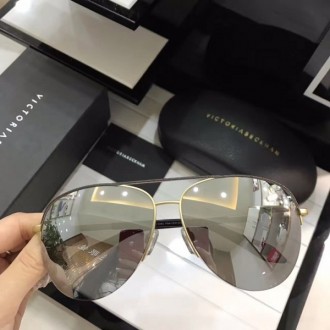 Victoria Beckham Classic Mirrored Sunglasses Black Gold